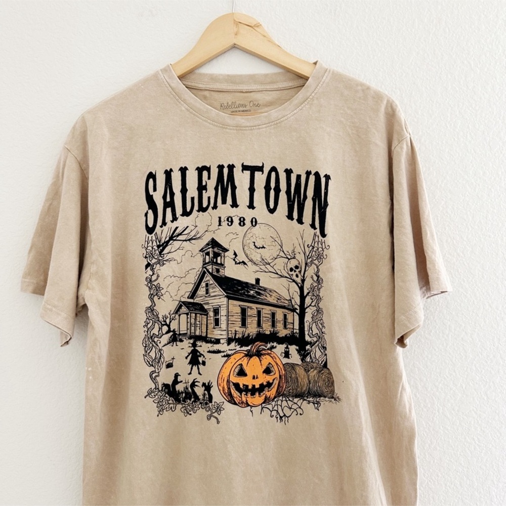 NWOT Salem Town Graphic T-Shirt - Picture 5 of 6
